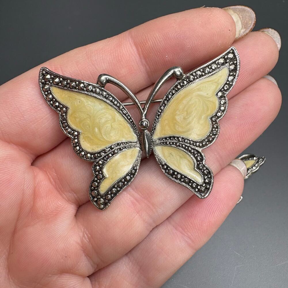 Vintage Butterfly Jewelry Set Brooch and Earrings Vintage Butterflies - Picture 4 of 4